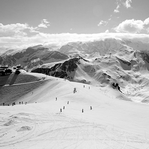 設計公司不止眼前的(de)case還(hái)有溫泉和(hé)滑雪(xuě)的(de)惬意